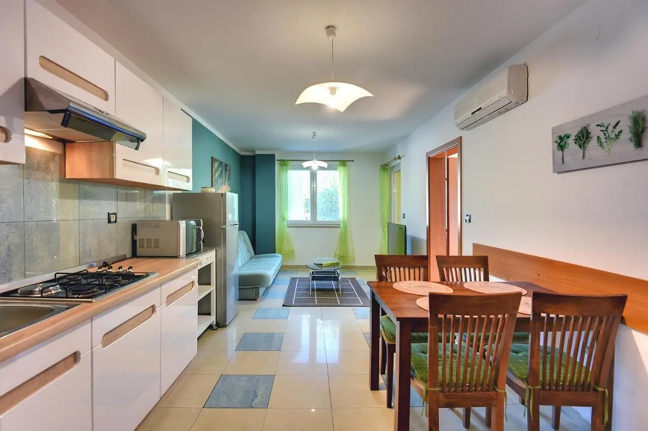 Apartments Universe Pula